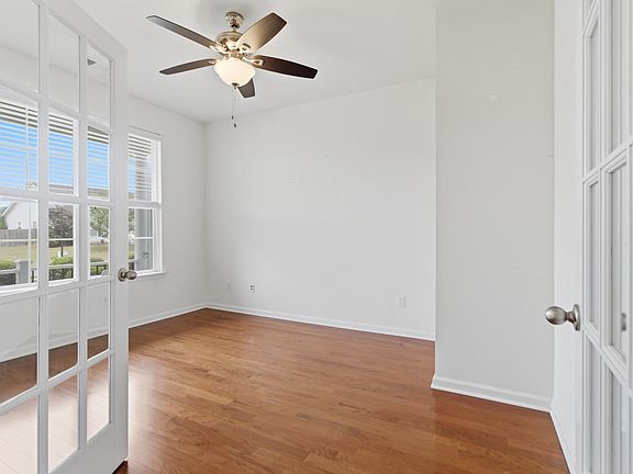 5th image of 2054 Triple Crown Ln