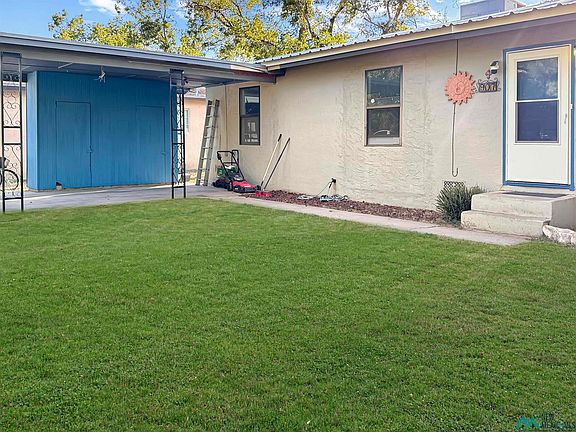 2nd image of 907 Alamosa St