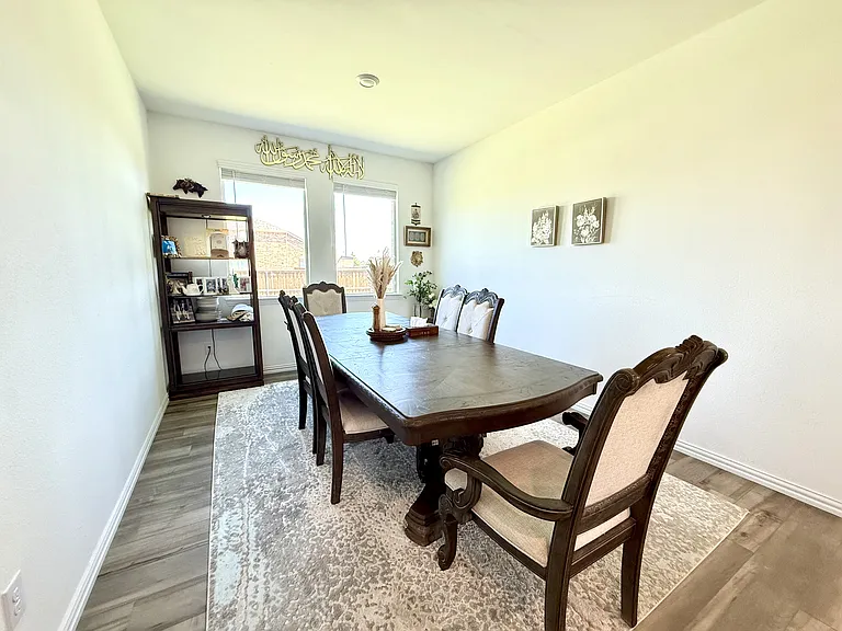 1601 Lake Grove Dr — Photo 9