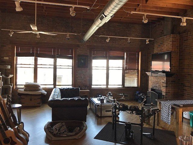 2nd image of 2870 N Elston Ave