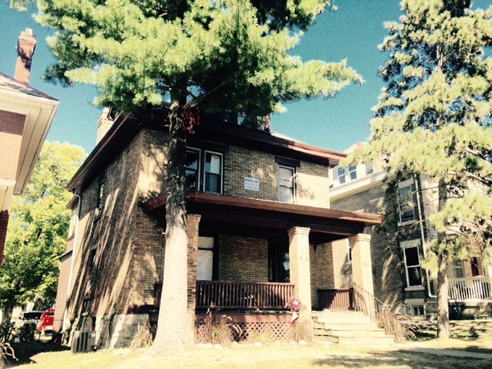 1st image of 160 E Lane Ave