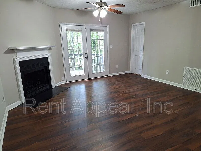 4 bed, 3.0 bath, 1518 sqft, $1,750 — Photo 3