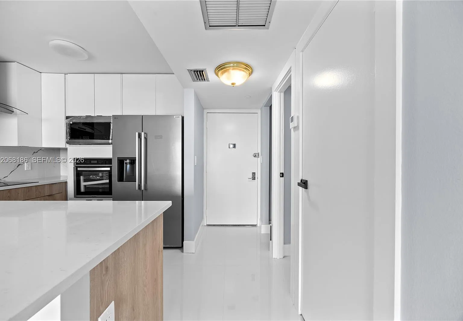 Coronado Condo- Tower Ii — Photo 4