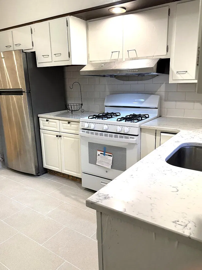 Beautiful 3-Bed/1-Bath Townhouse in Girard Estates/East Passyunk! Available NOW! — Photo 1