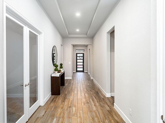 3rd image of 2131 Thayer Cv