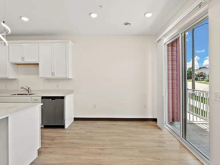 Manor Heights Townhome — Photo 33