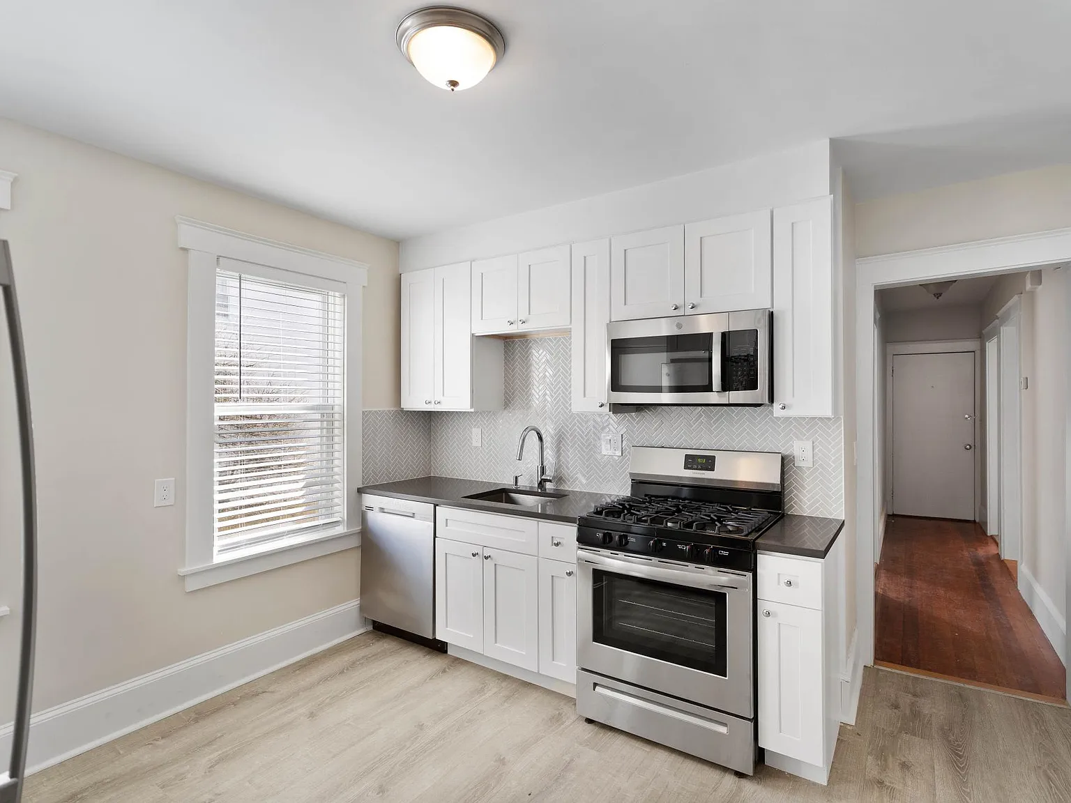 3 bed, 1102 sqft, $2,800 — Photo 1