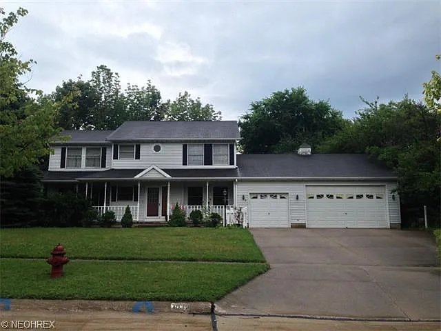1033 Lancaster Dr photo 1