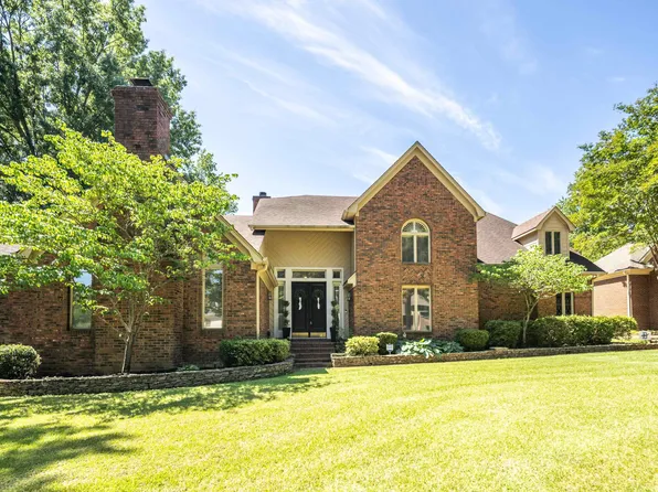 8701 Maple Creek Cv, Germantown, TN 38139
