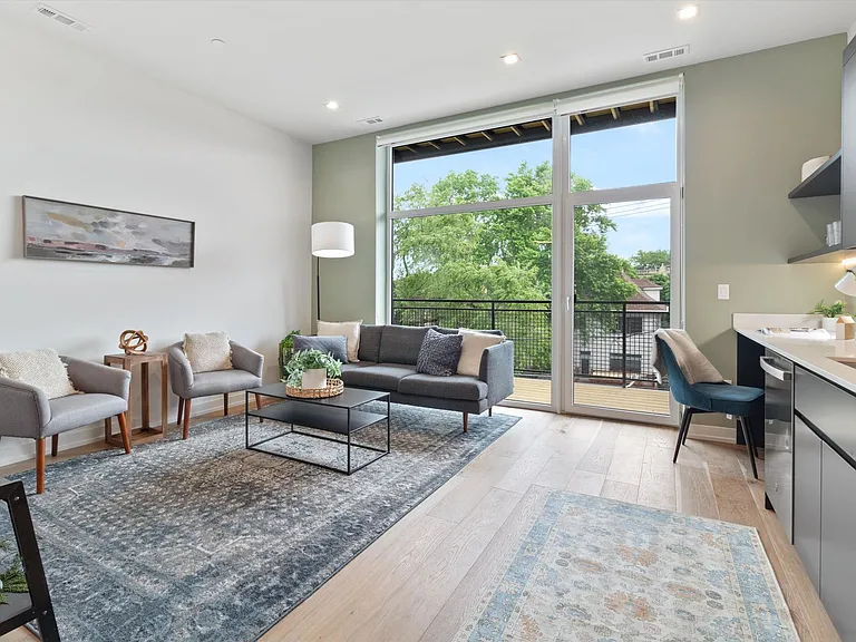4514 N Clark St #210 — Photo 2