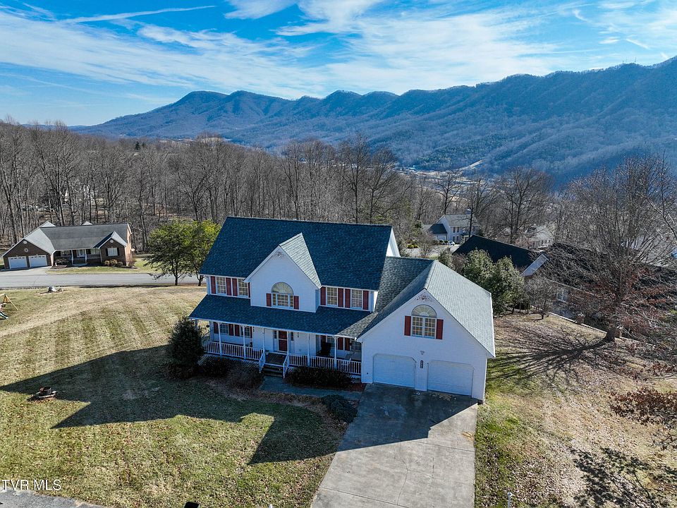 1st image of 945 Moccasin Hills Dr