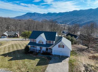 945 Moccasin Hills Dr, Gate City, VA 24251