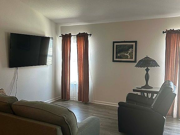 4th image of 1635 Echols Ct