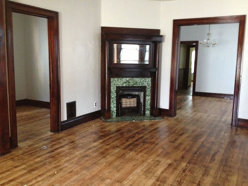 1st image of 626 E Utica St
