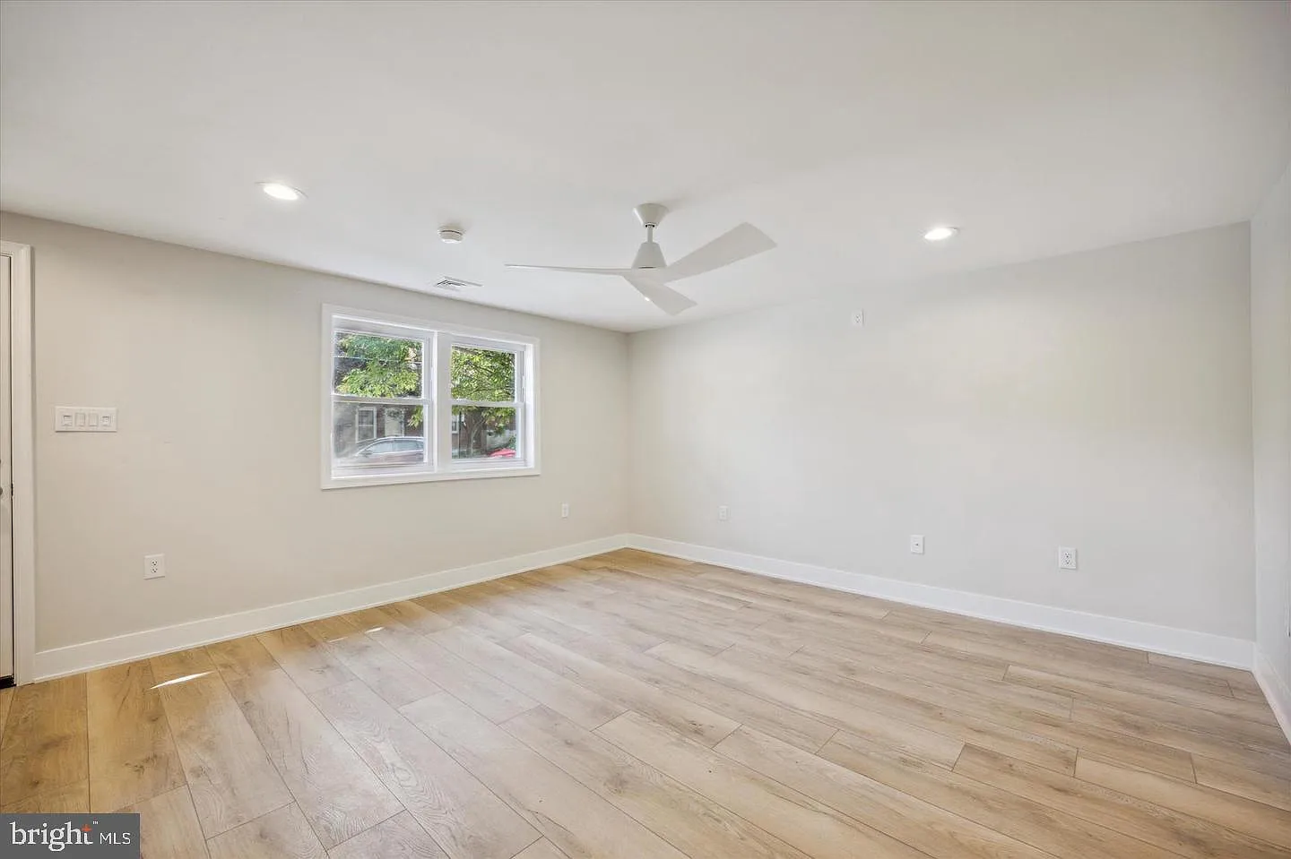 3 bed, 1.5 bath, 1220 sqft, $2,800 — Photo 3