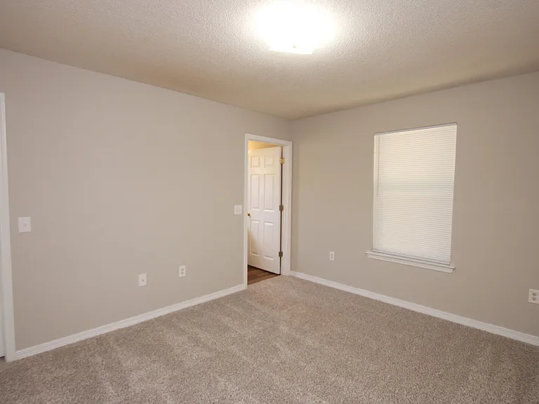 1077 Antigua Cir — Photo 6
