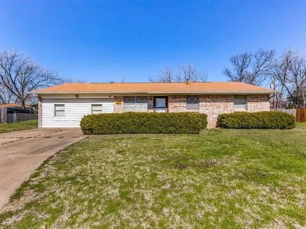 409 Joni Ct, Burleson, TX 76028