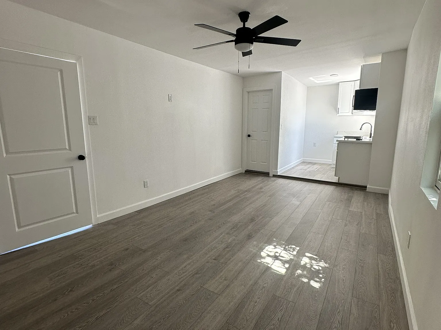 1 bed, 900 sqft, $1,475 — Photo 2
