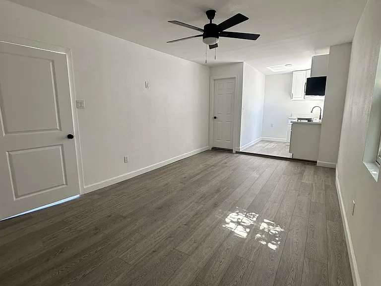 1341 W 13th St #2 — Photo 2