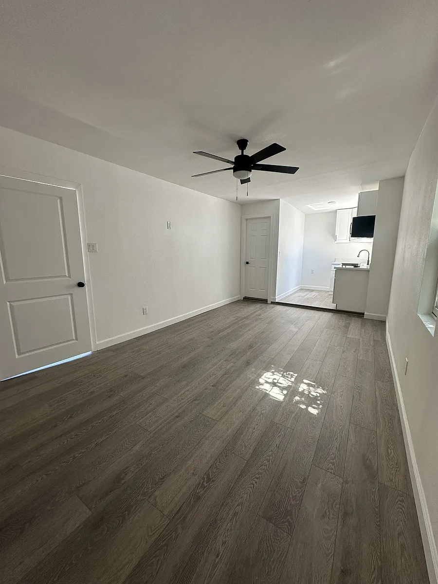 Building Photo - 1341 W 13th St #2