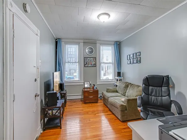 45 Carlton Avenue image 3 of 8