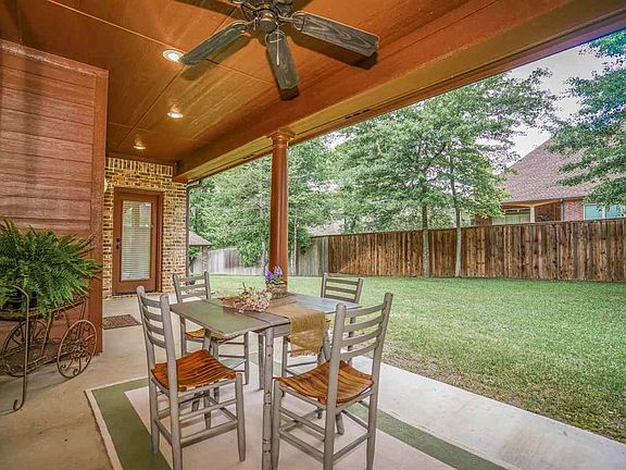4th image of 1903 Oak Knoll Cir