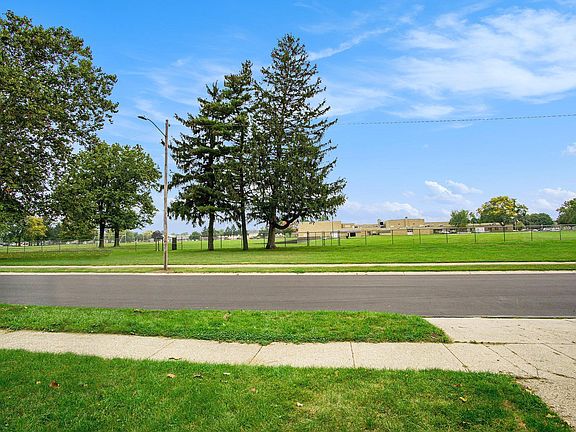 3rd image of 4714 Scenic Dr