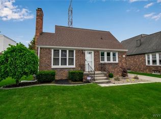 25 Cresthaven Dr, Cheektowaga, NY 14225