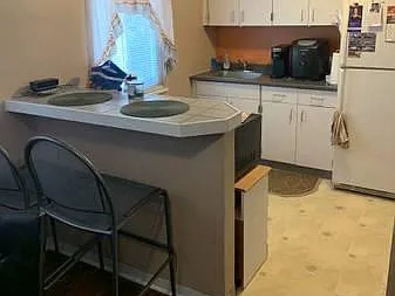 breakfast bar with seating for 2