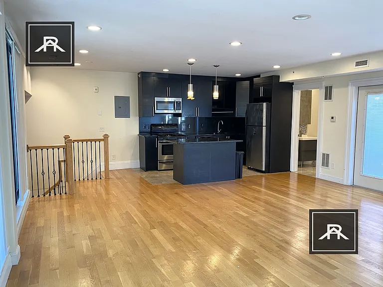 1618 Beacon St #3 — Photo 5