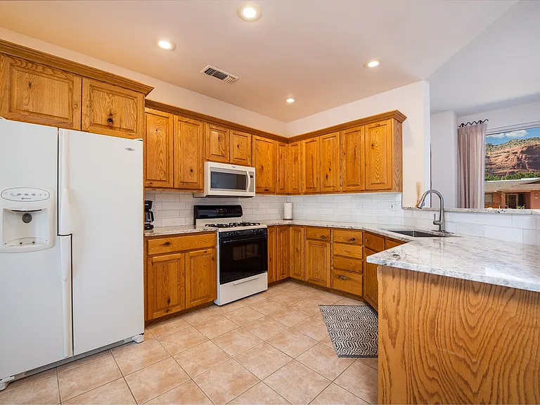 165 Quartz Dr — Photo 23