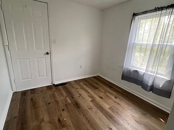 5th image of 814 1/2 W 2nd St