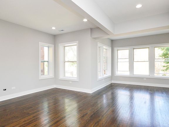 3rd image of 4906 N Rockwell St #2