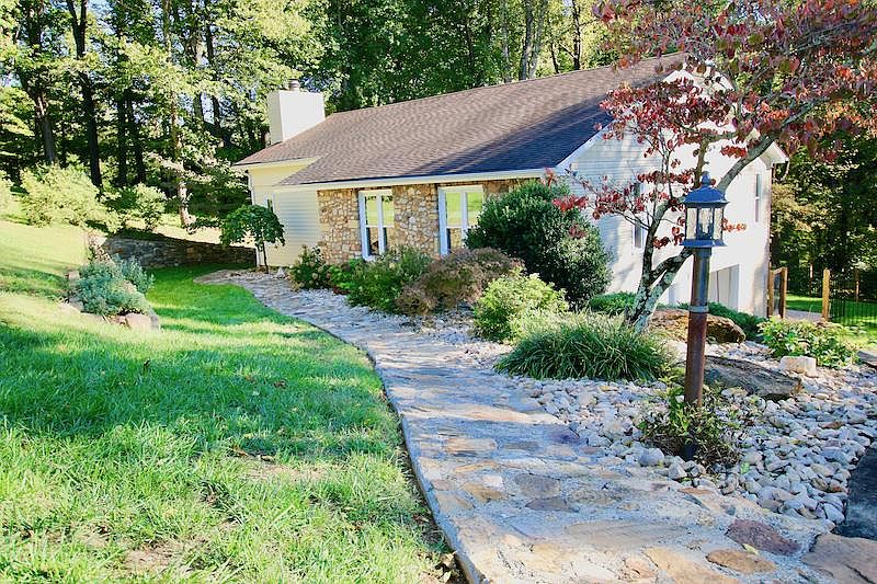 1st image of 5960 Blackhorse Ln