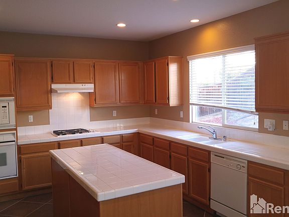 4th image of 26350 Bay Ave