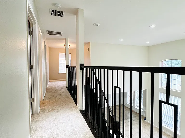 1042 Fireside Dr — Photo 16