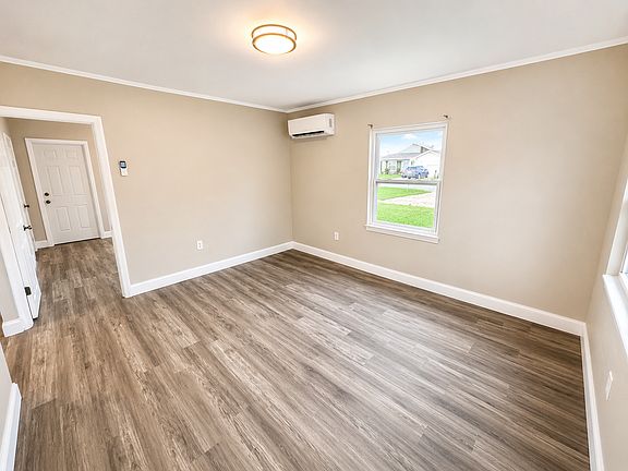 5th image of 310 Walnut St APT A