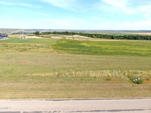 14008 Acadia Dr, Bismarck, ND 58503