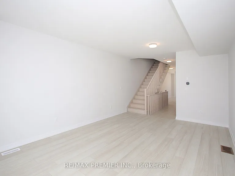 73 Akil Thomas Gdns — Photo 11