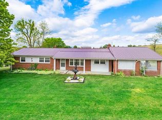 137 Crimson Ln, Max Meadows, VA 24360