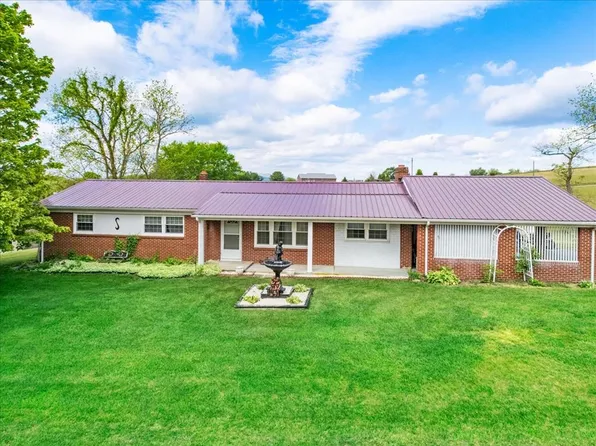 137 Crimson Ln, Max Meadows, VA 24360