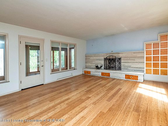 3rd image of 3001 Westchester Rd