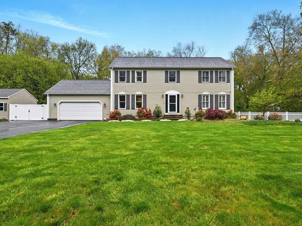 3 Pine Knl, Southwick, MA 01077