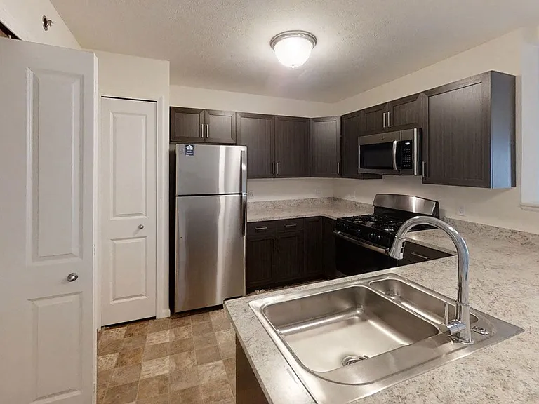 Andover Pointe Apartment Homes — Photo 9