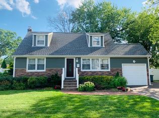 26 Drakeford Ave, North Babylon, NY 11703