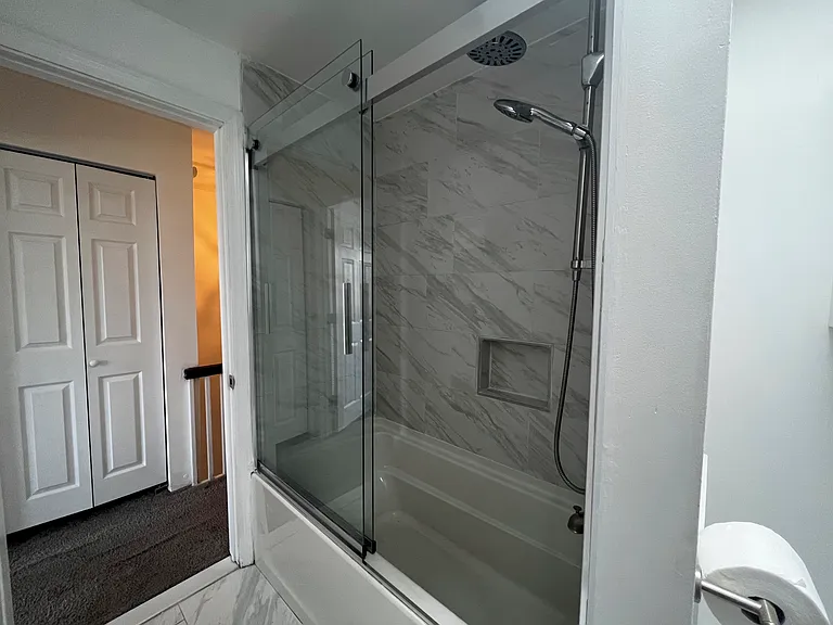 248 E Queen Ln — Photo 3