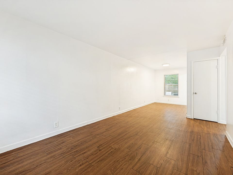 1st image of 517-523 S Travis St #3