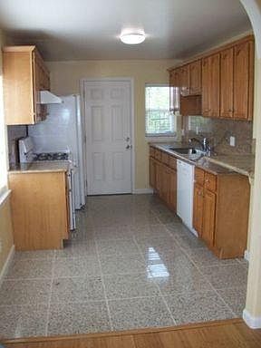2nd image of 9822 Macarthur Blvd
