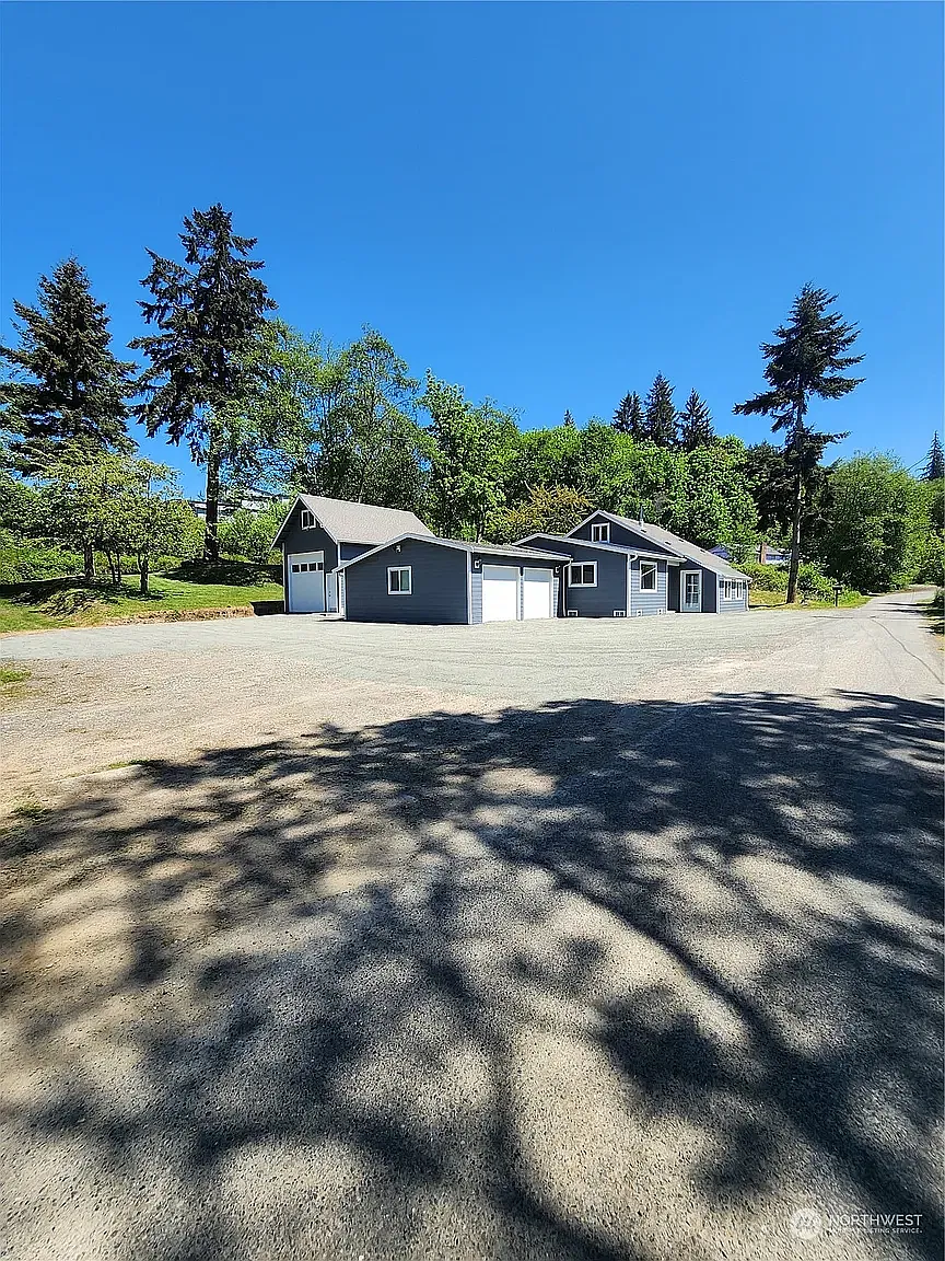 2033 E Keller Dr — Photo 2