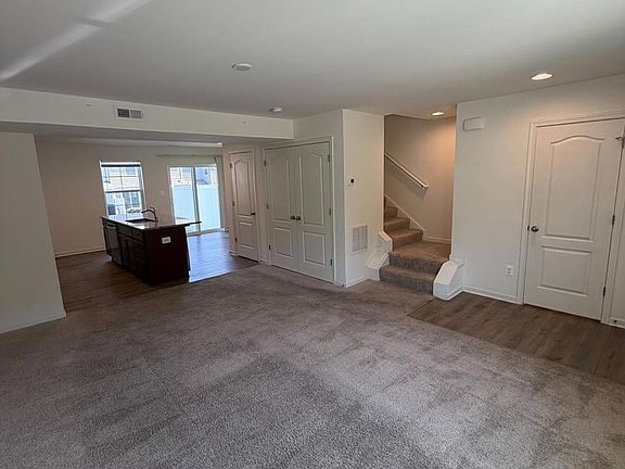 5th image of 164 Scotch Pine Dr